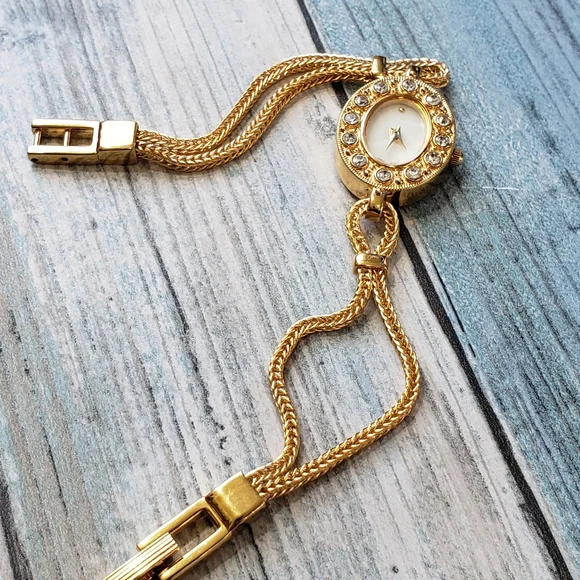 Avon Analog watch. - Picture 11 of 15